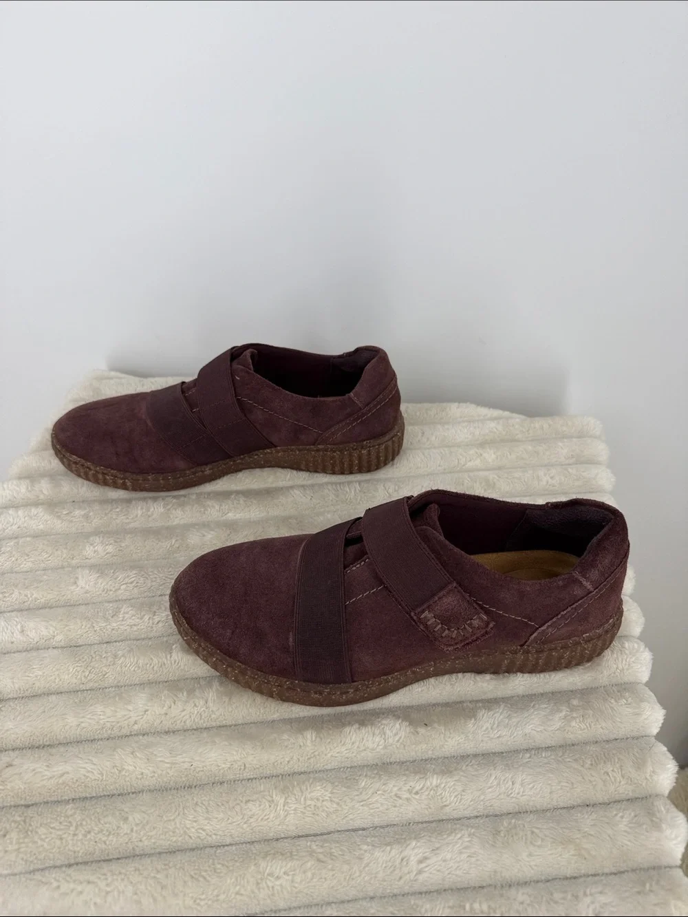 Clark’s Women's Caroline Holly Sneakers Suede Brown size 8.5M